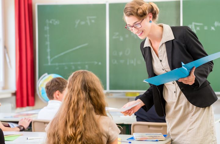 Lehrer in der Klasse