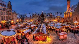 Weihnachtsdekorationsquadrat in Helsinki