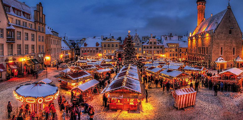 Weihnachtsdekorationsquadrat in Helsinki