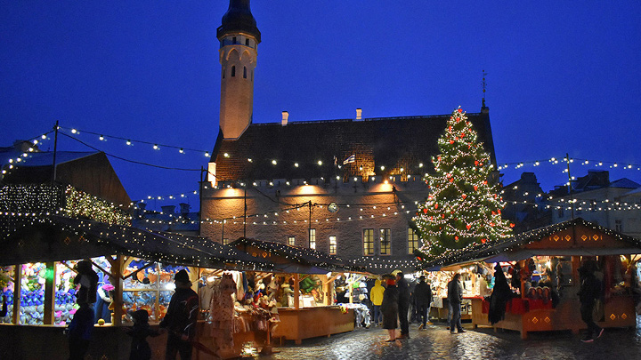 Weihnachtsstraßendekoration in Finnland