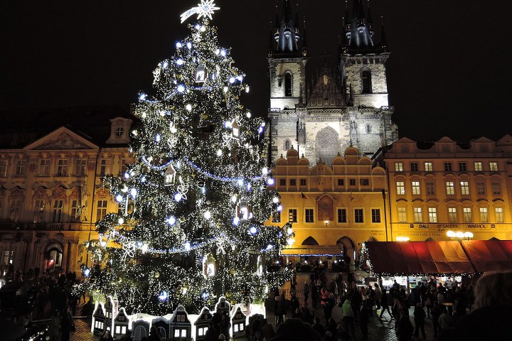 Weihnachtsstraßendekoration in Prag