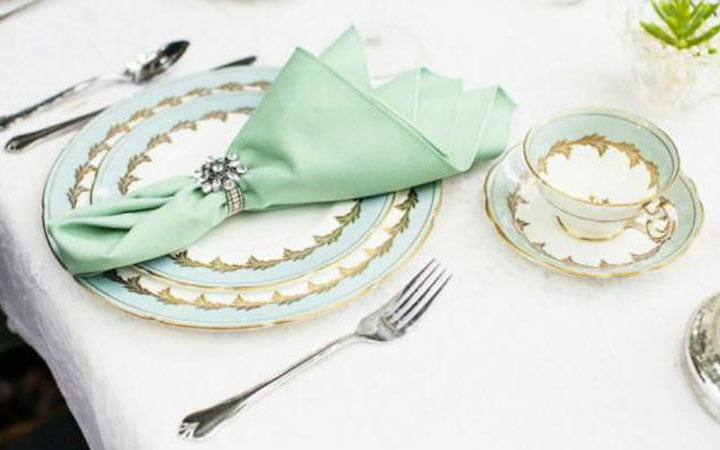 Neujahrstisch in Weiß und Mintfarben für 2020