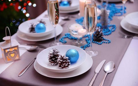 Neujahrstisch in Blau- und Silbertönen für 2020