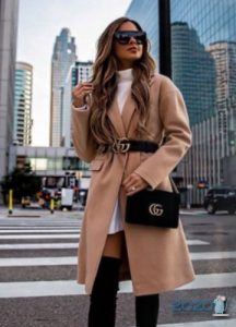 Modischer beige Mantel 2019-2020