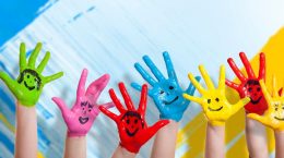 handbemalte Kinderhände