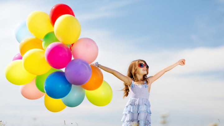 Mädchen mit Bällen