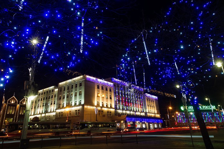 Neujahrsdekorationen auf den Straßen von Kaliningrad