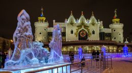 Eisskulptur des neuen Jahres auf Kazan Square
