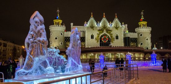 Eisskulptur des neuen Jahres auf Kazan Square