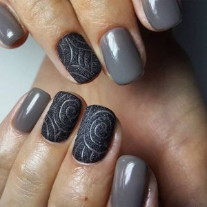 Maniküre 2020 glänzend und matt lackiert