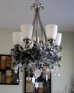 Schöner Kronleuchter für das neue Jahr 2020