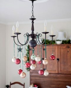 Wie schmückt man einen Kronleuchter für das neue Jahr 2020?