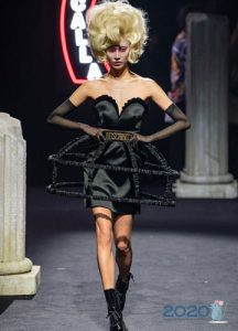 Outrageous Moschino Kleid Winter 2019-2020