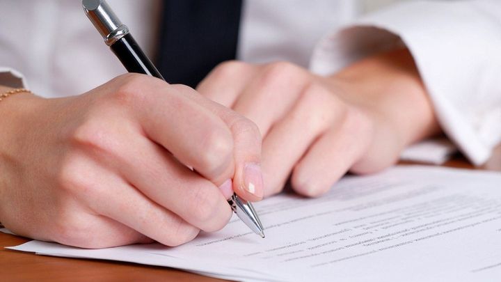 Unterzeichnung von Dokumenten
