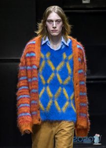 Pullover mit einem langen Haufen Herbst-Winter 2019-2020