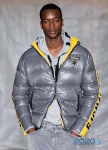 Daunenjacke im Sportstil für die Herbst-Winter-Saison 2019-2020