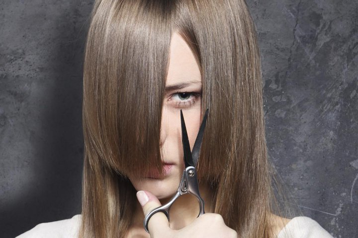 Mädchen mit einer Schere