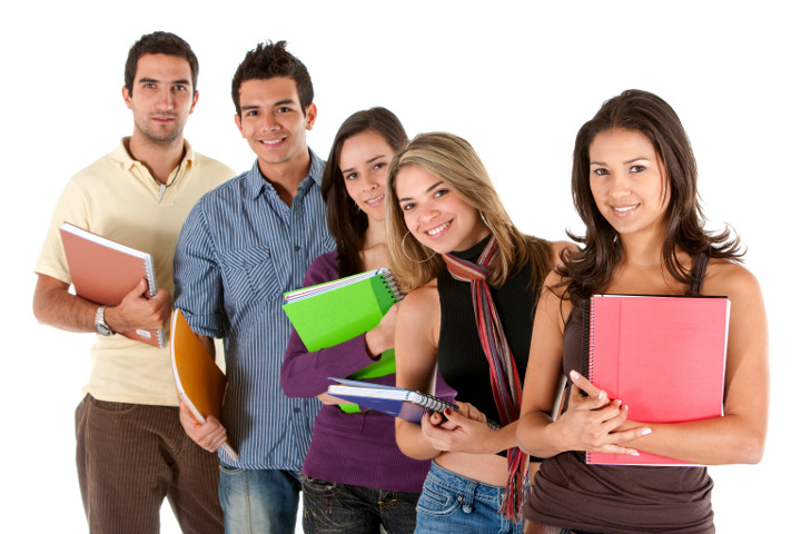 Studenten mit Ordnern