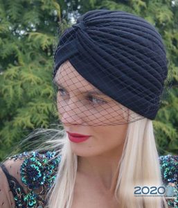 Hut mit einem Schleier