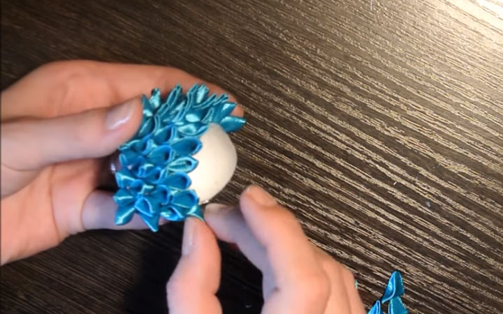 Kanzashi Ratte für 2020 Schritt für Schritt Anleitung Foto und Beschreibung Schritt 3