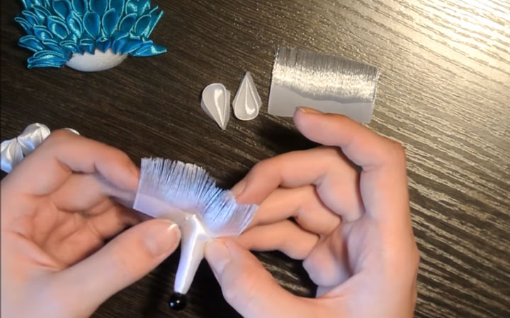 Kanzashi Ratte für 2020 Schritt für Schritt Anleitung Foto und Beschreibung Schritt 5