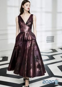 Glänzendes Kleid für das neue Jahr 2020