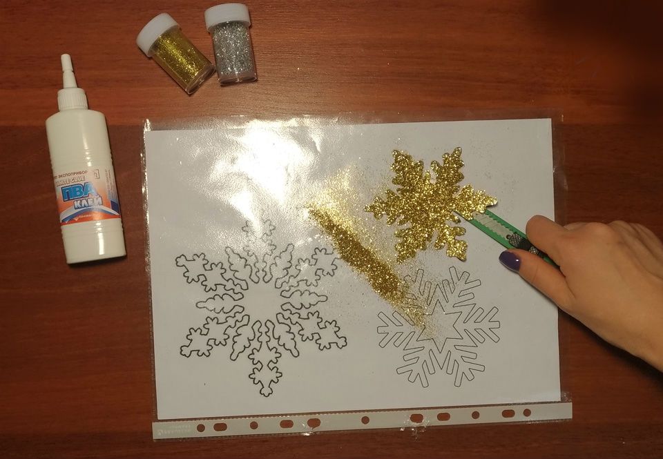 Wie man aus einem Fensterleim eine Schneeflocke macht