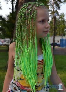 Trendy kleine farbige Zöpfe 2020