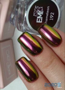 Ölteppich-Metallic-Gelpolitur mit trendigen Ideen für die Maniküre bis 2020