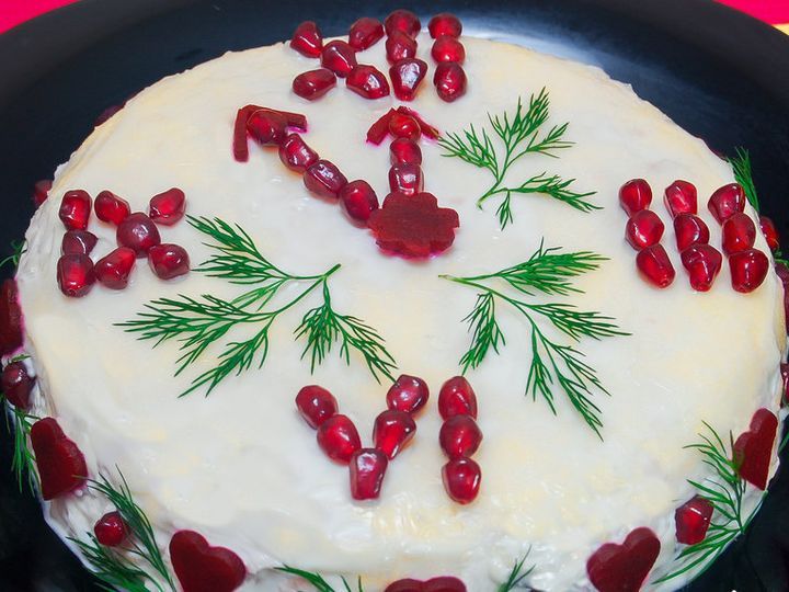 ukrashenie-salatov-na-novyj-2020-god-12 Weihnachtssalat Dekoration