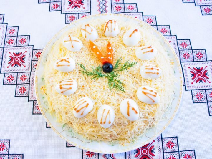 ukrashenie-salatov-na-novyj-2020-god-13 Weihnachtssalat Dekoration