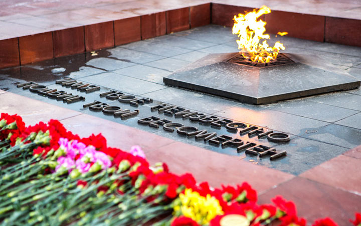 Traditionen der Feier der Tage des militärischen Ruhms in Russland