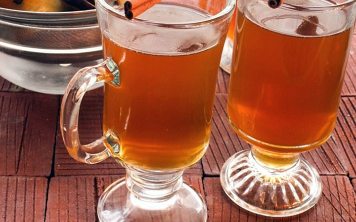 Grog mit Honig und Apfel für das neue Jahr 2020