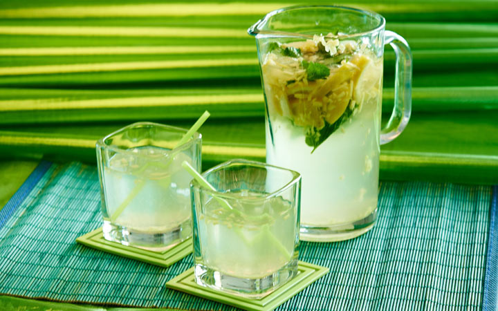 Ingwerlimonade mit Minze und anderen Getränken für das neue Jahr 2020