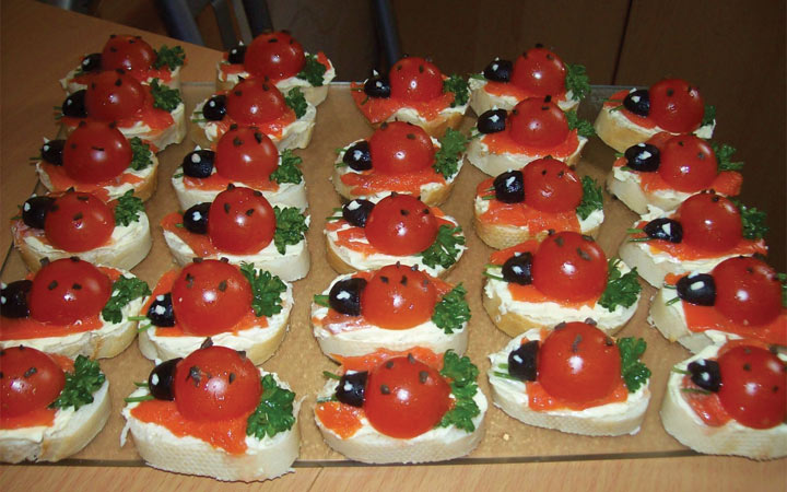 Fantastische Canapes-Marienkäfer für neues Jahr 2020