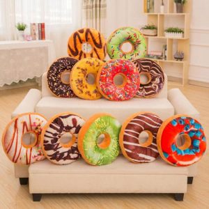 Dekorative Kissen Zahlen zwei und null für das neue Jahr 2020