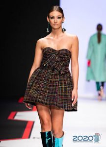 Babypuppenkleid für das neue Jahr 2020