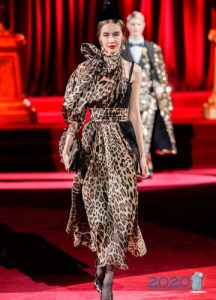 Asymmetrisches Weihnachtskleid 2020