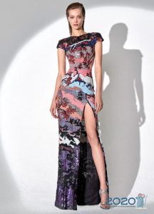 Farbiges Weihnachtskleid 2020 mit hohem Schlitz