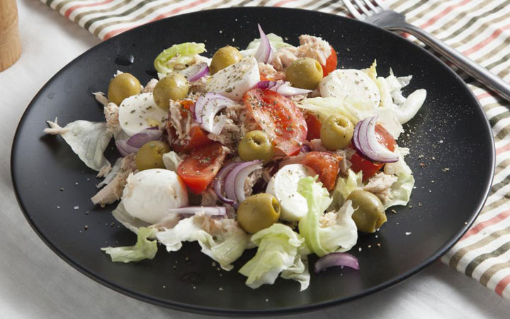 Neujahrssalat 2020 mit Thunfisch und Mozzarella