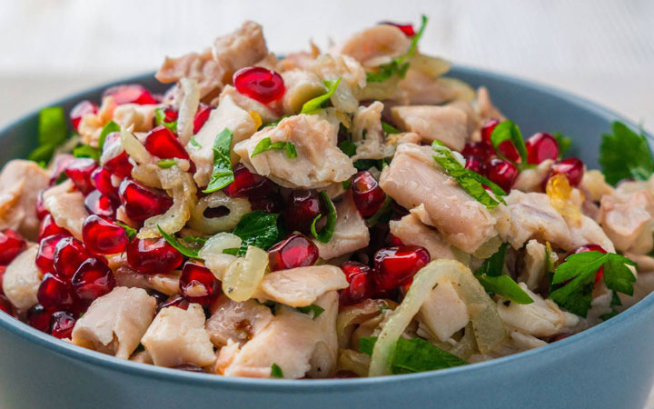 Neujahrssalat 2020 mit Huhn und Granatapfel