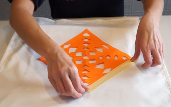 Deko Kissenbezüge Anleitung Schritt 2