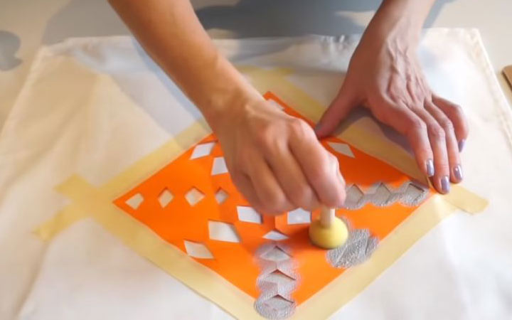 Dekorieren Sie die Kissenbezüge Schritt 3