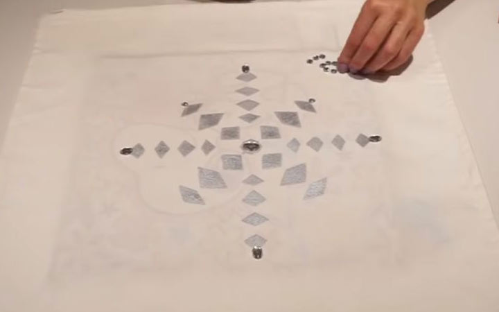 Dekorieren Sie die Kissenbezüge Schritt 7