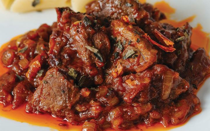 Rindfleischeintopf mit Sojasauce für das neue Jahr 2020