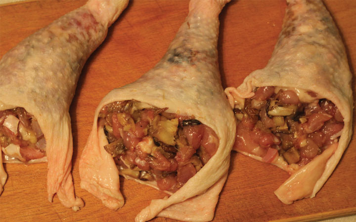 Gefüllte Hähnchenkeulen interessante Ideen für das Neujahrsmenü