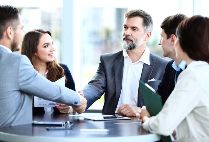 Unternehmer beim Treffen