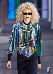 Blusen mit geometrischem Muster 2019-2020 Jahre.