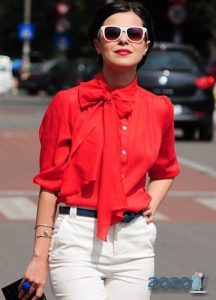 Bluse mit einer Schleife 2020 Mode