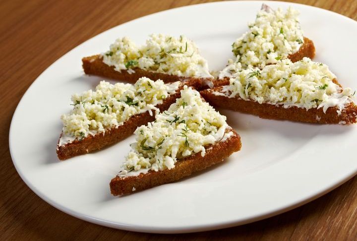 Croutons mit Hüttenkäse